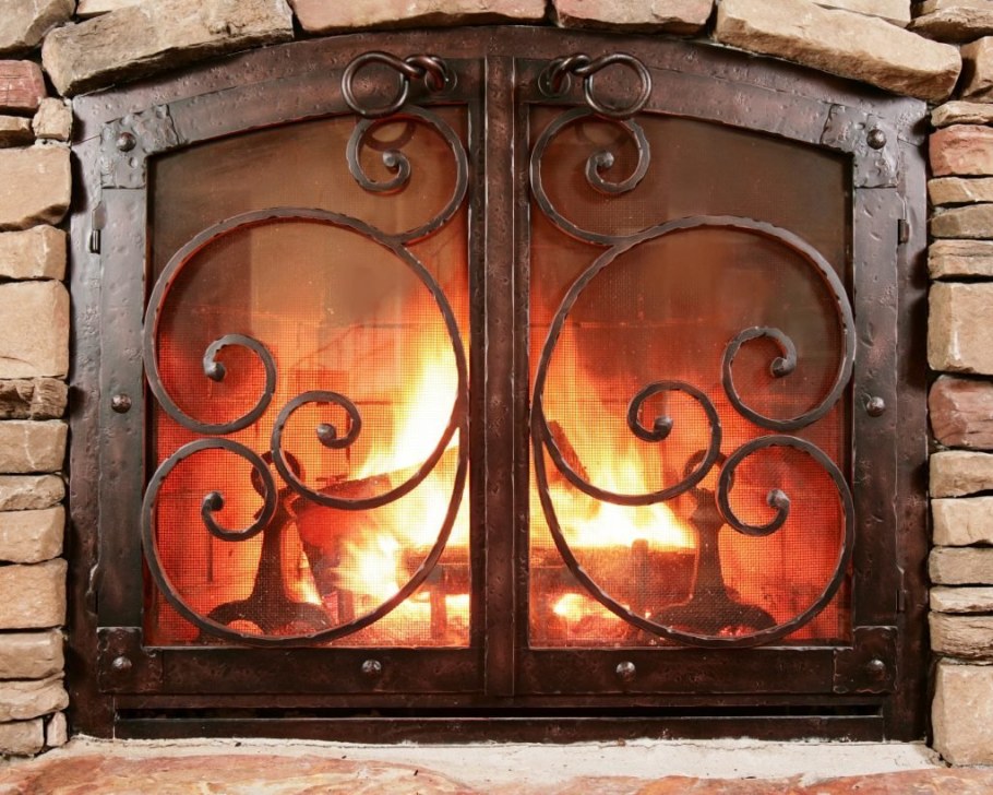 Дверь для камина двухстворчатая