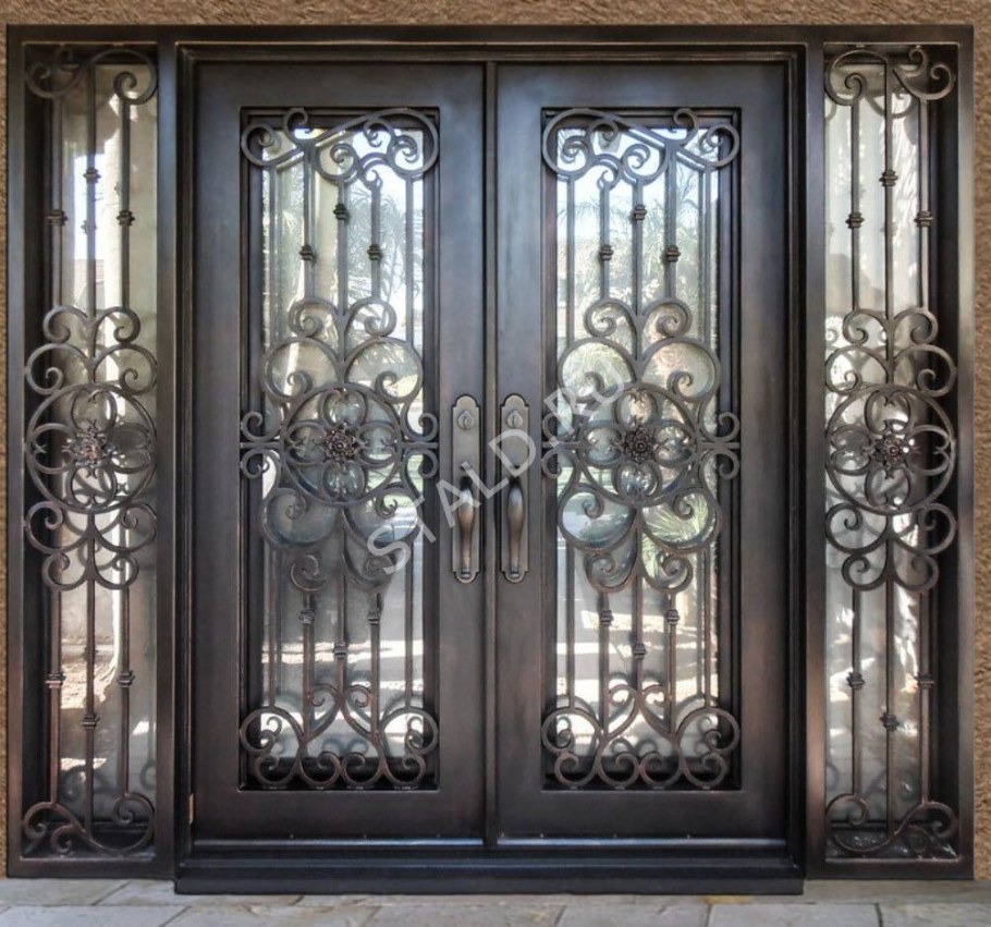 Двери входные кованые с фрамугой