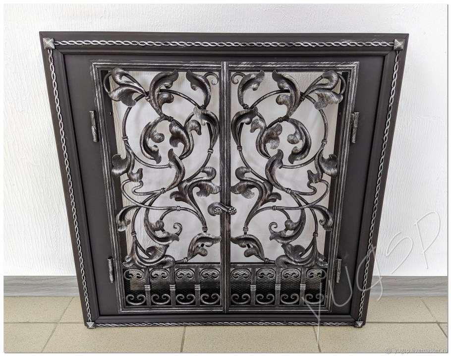 Кованые каминные дверцы