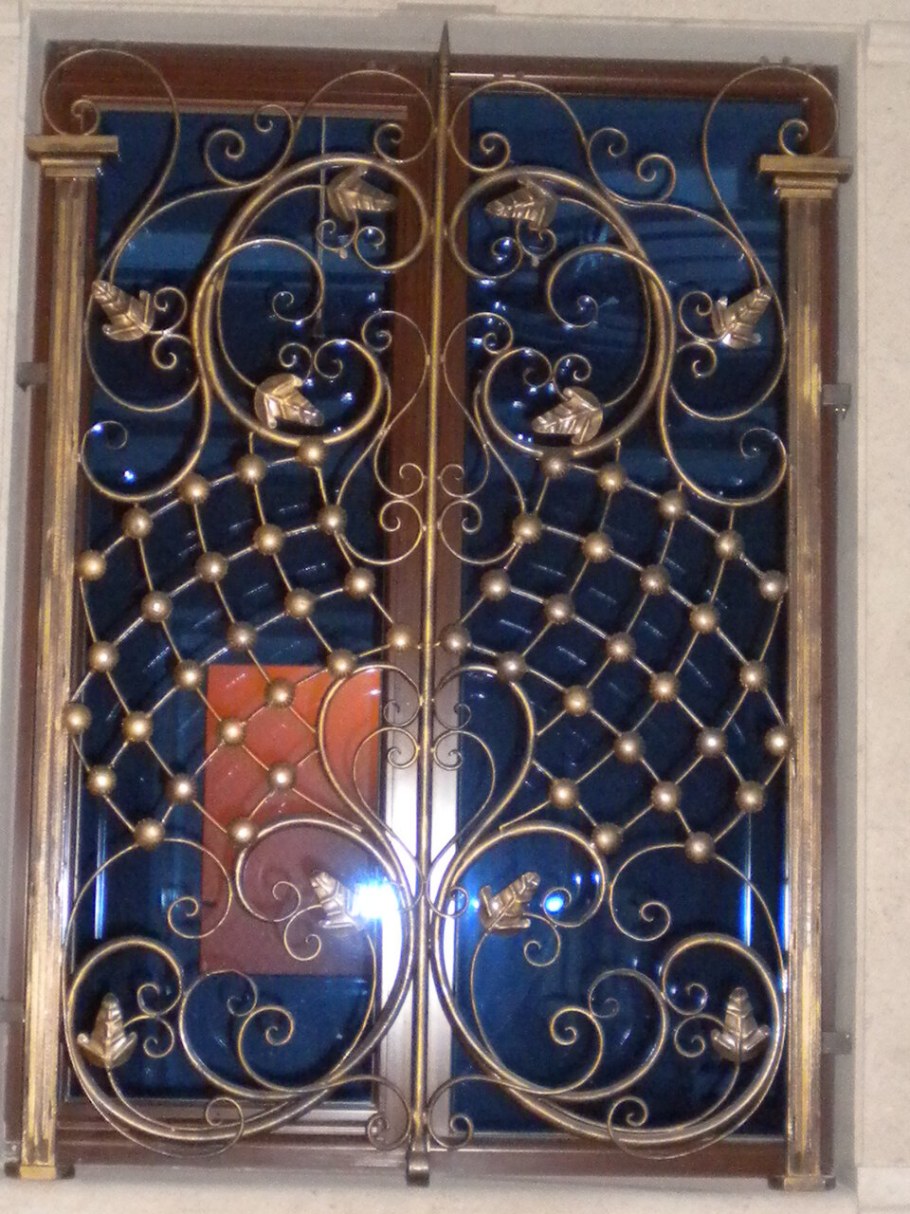 Кованная решетка на дверь