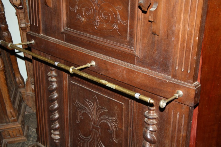 Антикварная вешалка в прихожую