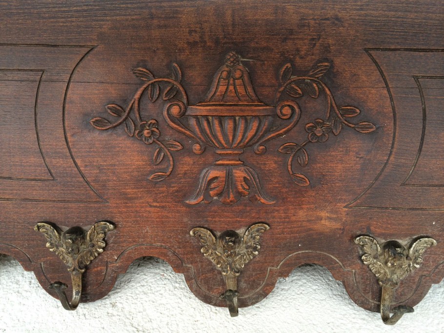 Старинные настенные вешалки