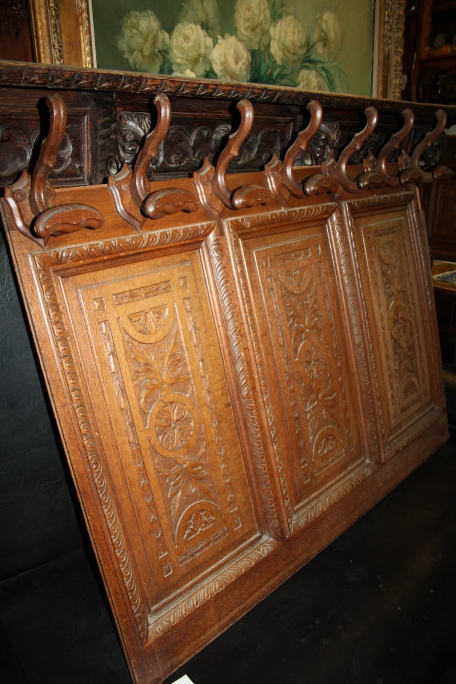 Антикварная вешалка в прихожую