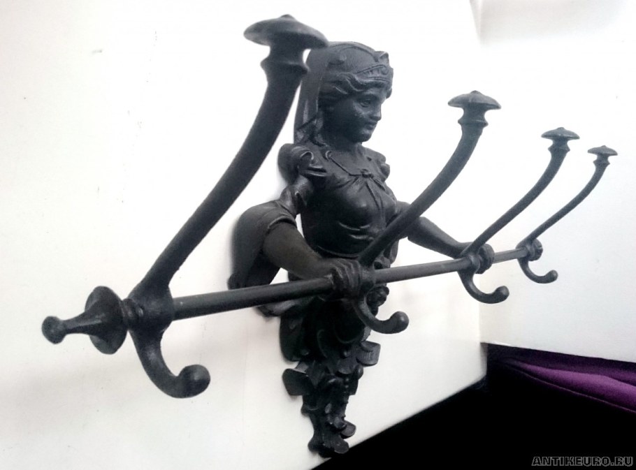 Чугунные крючки и вешалки