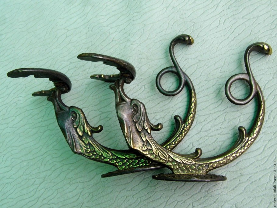 Старинные крючки для вешалки