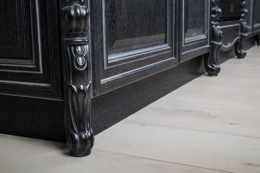 Дуб с черной патиной