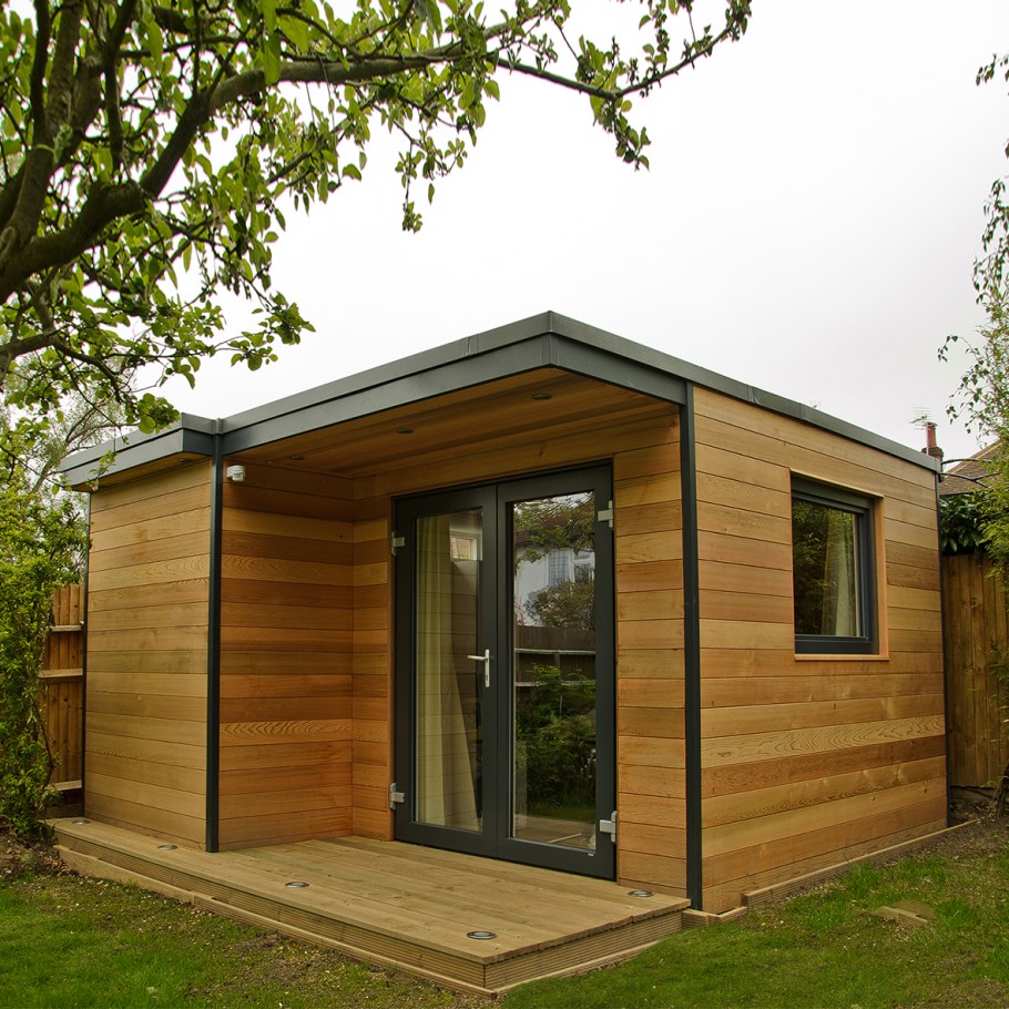 Садовый домик с плоской крышей