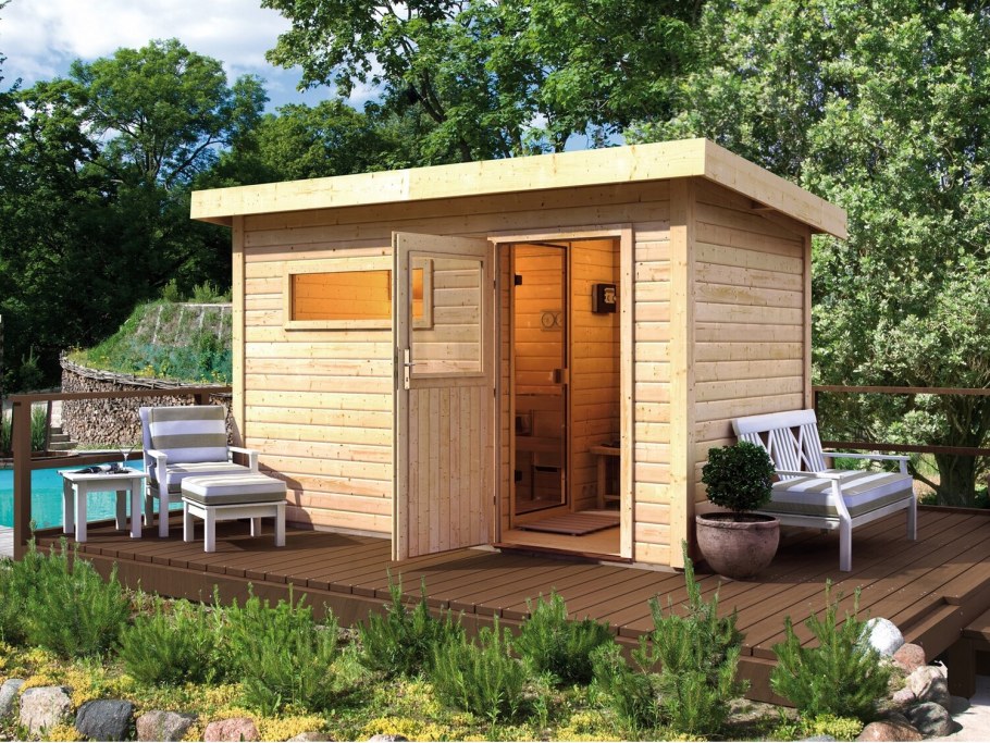 Маленькая баня на даче