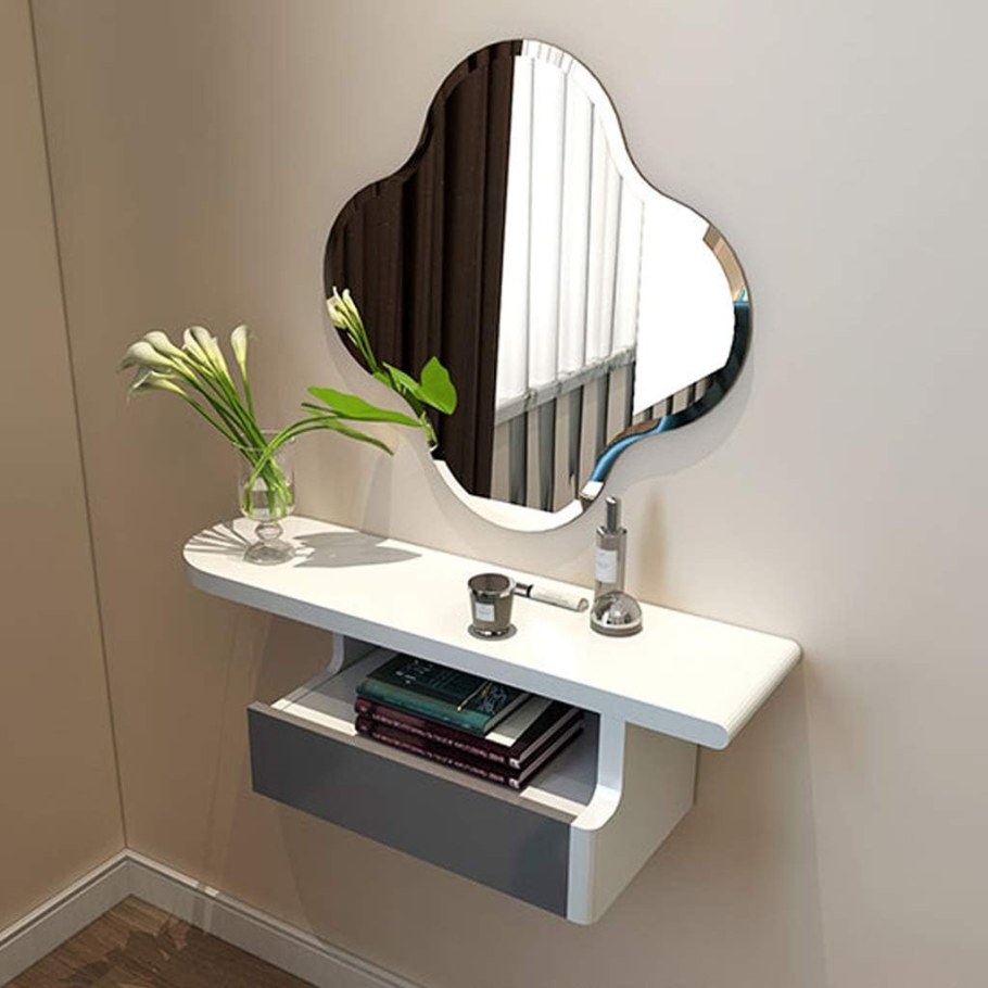 Зеркало с полкой в спальню