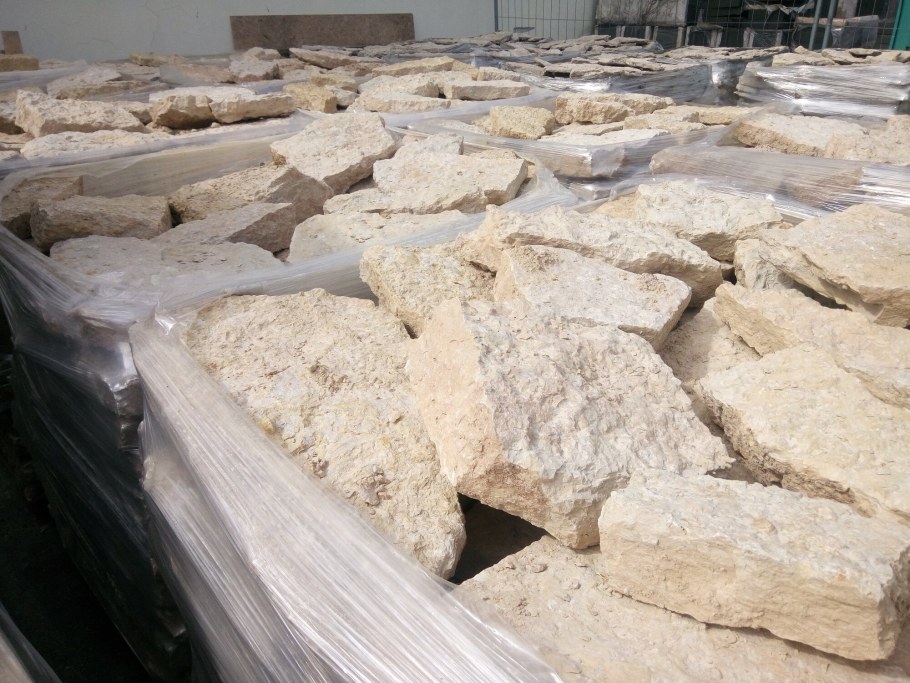 Белый камень известняк