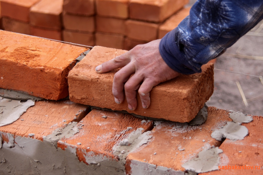 Стройка кирпич