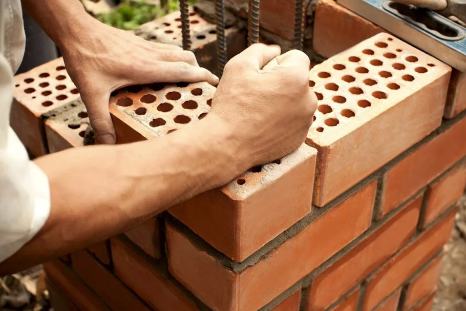 Кладка кирпича