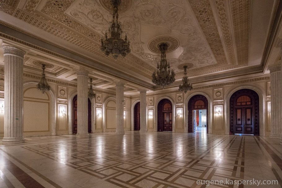 Дворец Чаушеску внутри зал