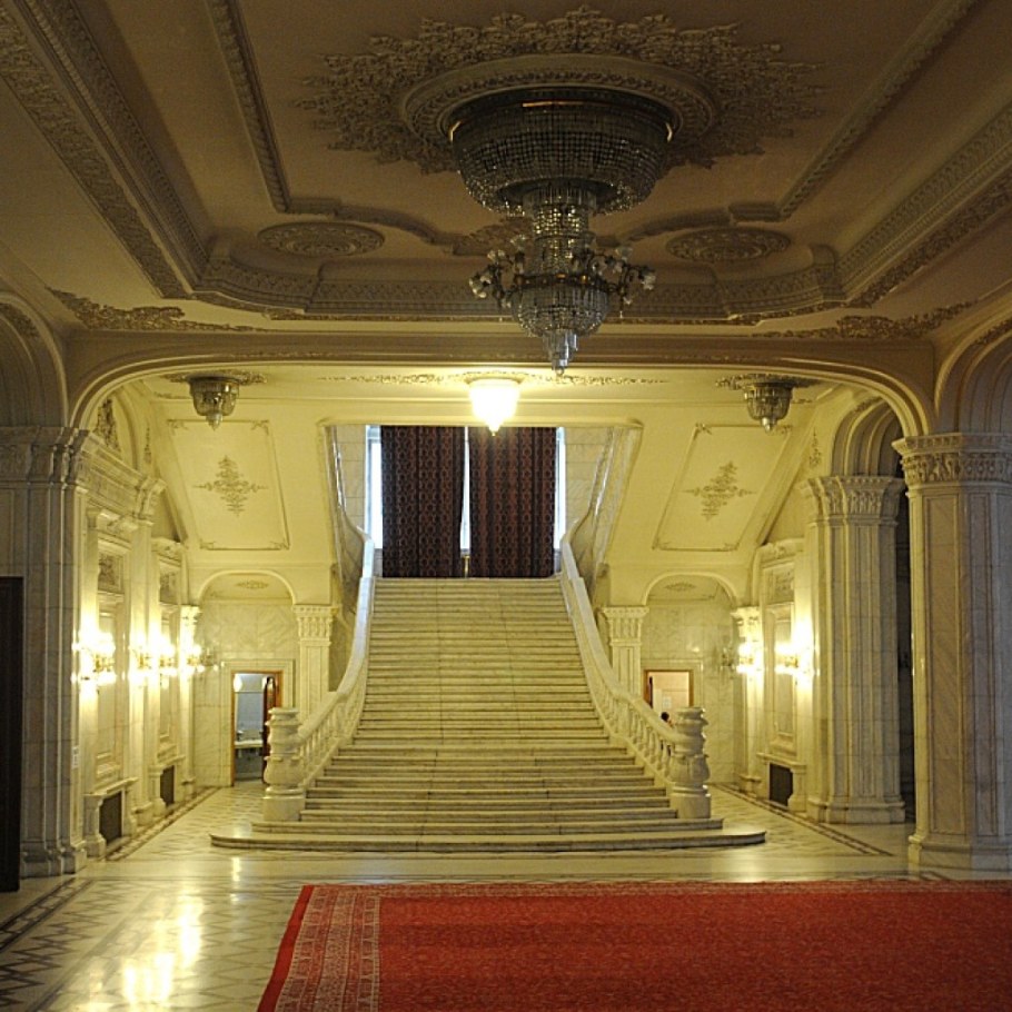 Дворец Чаушеску в Бухаресте