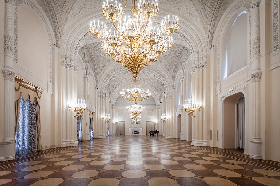 Мраморный дворец Белоколонный зал