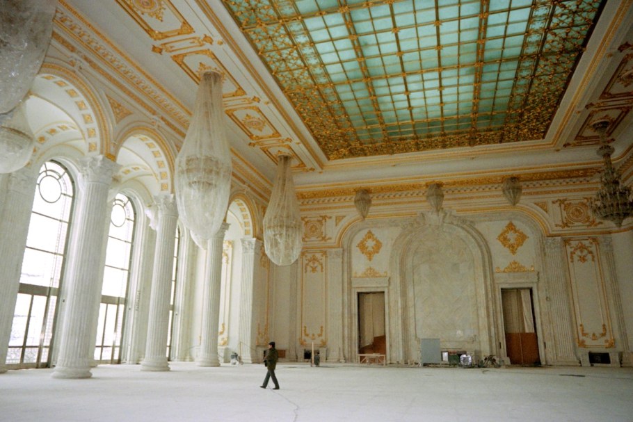 Холл во Дворце парламента Бухареста