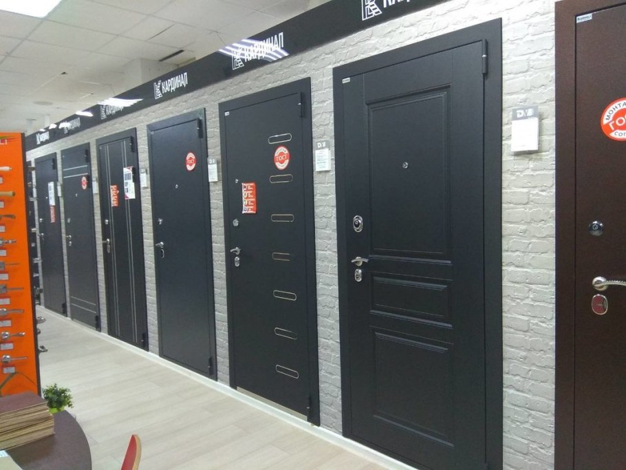 Входная дверь Кардинал