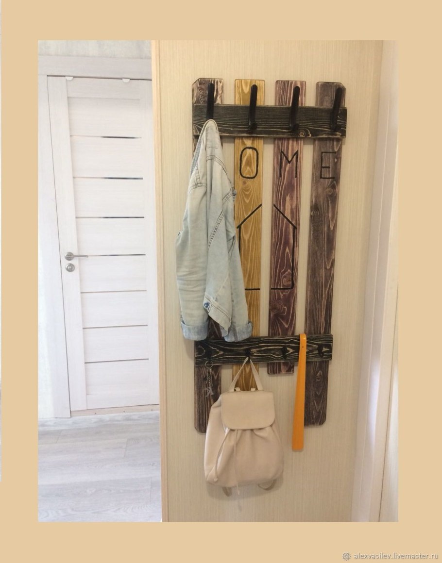 Вешалка для курток в прихожую настенная