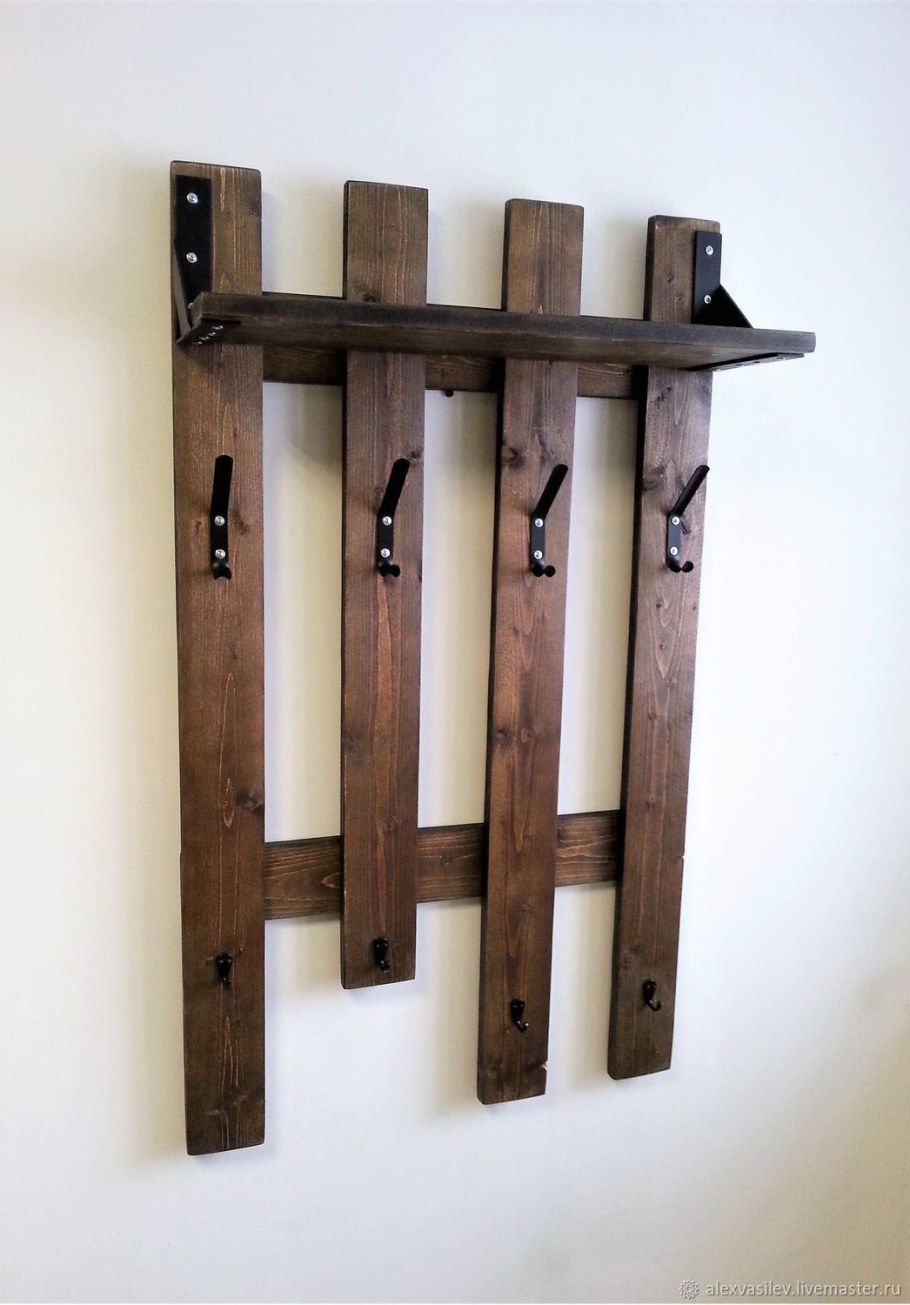 Вешалка из дерева