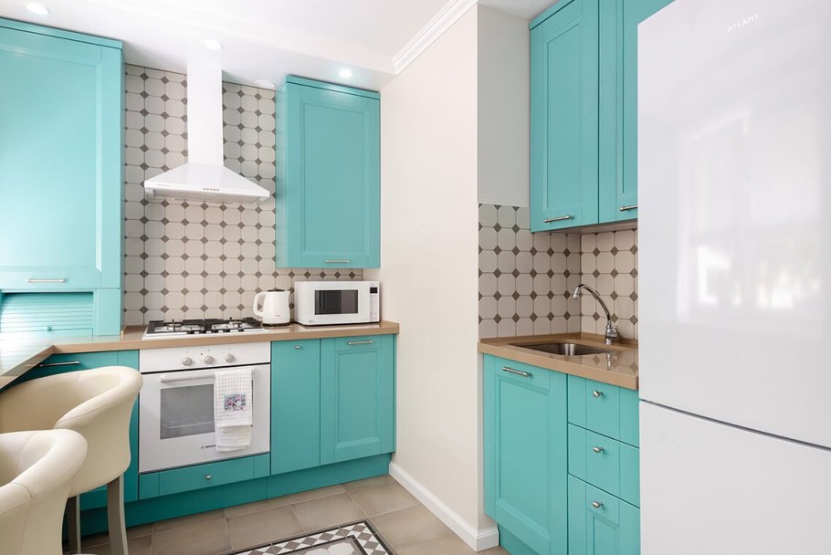 Бирюзовая кухня в хрущевке