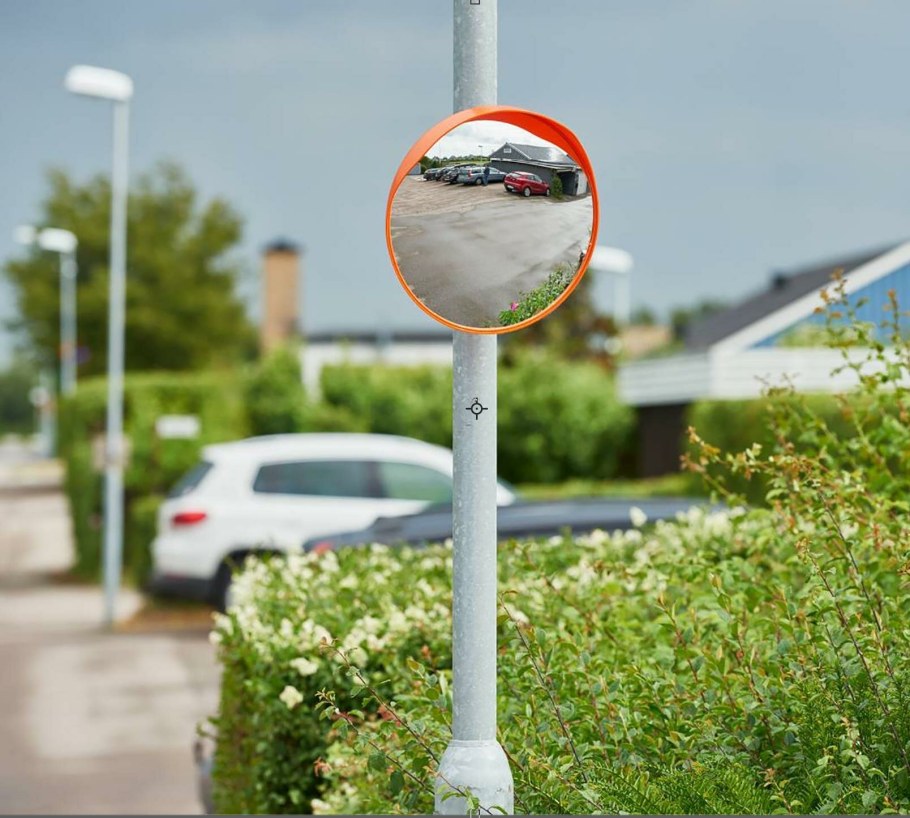 Зеркало дорожное сферическое 600 мм с козырьком