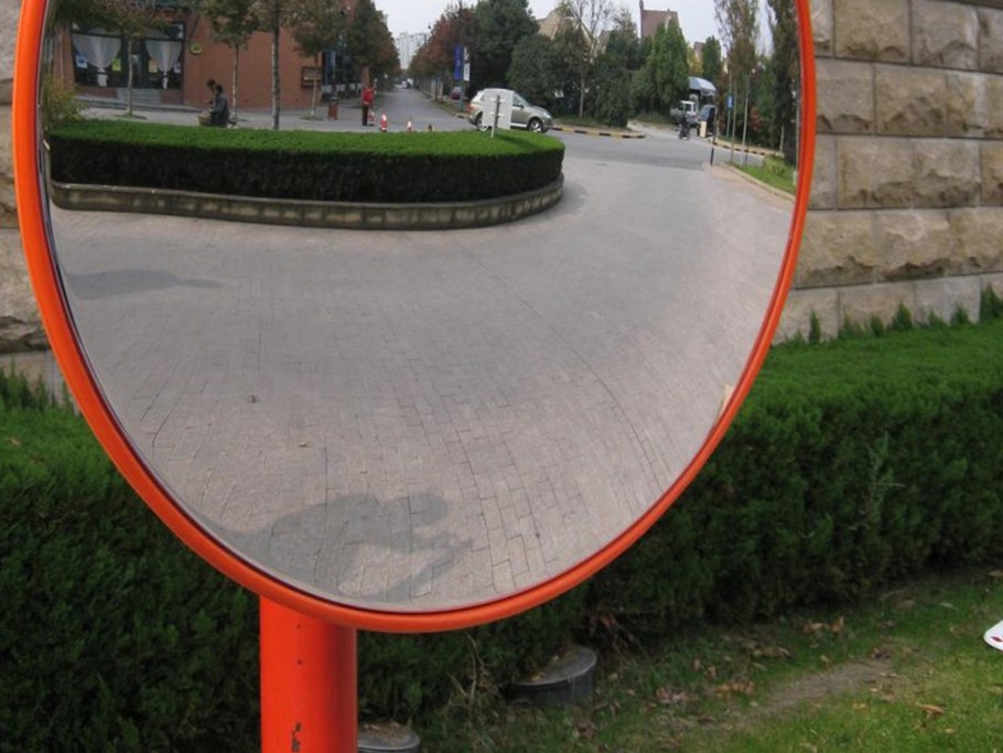 Уличное зеркало дорожное
