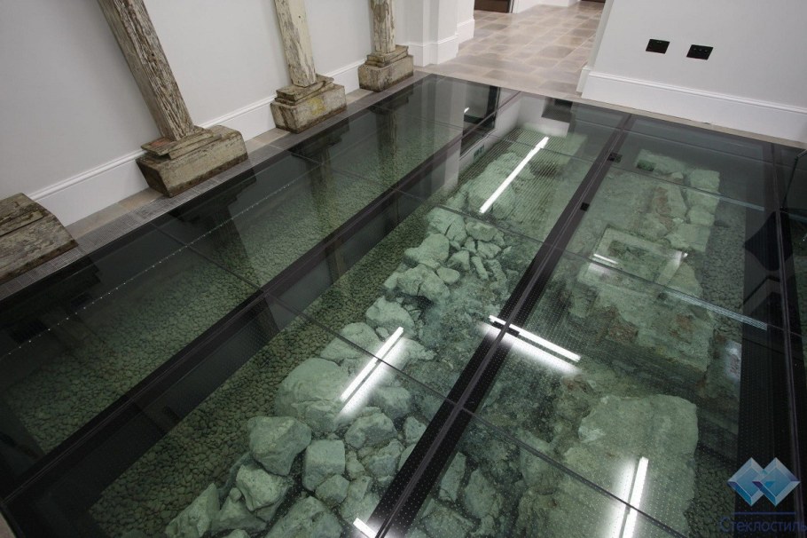 Стеклянный прозрачный пол