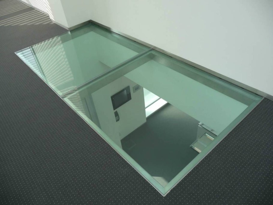 Стеклянный пол триплекс РГБ