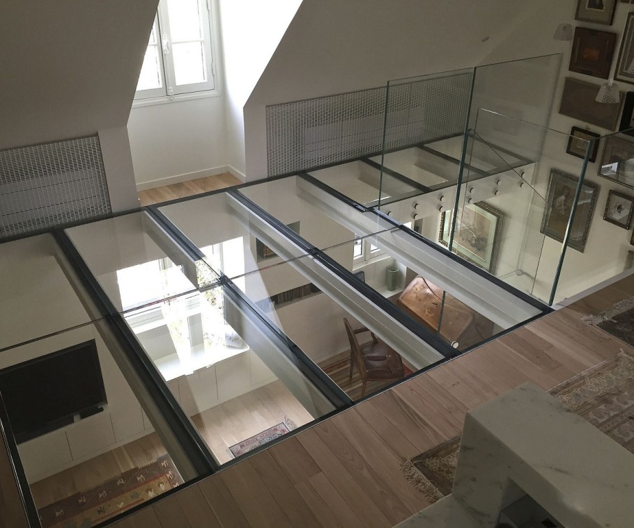 Стеклянное перекрытие