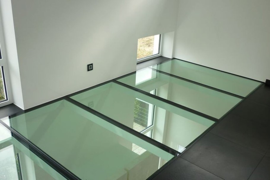 Стеклянный прозрачный пол