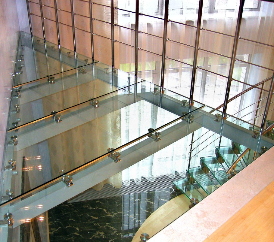 Стеклянный пол триплекс РГБ