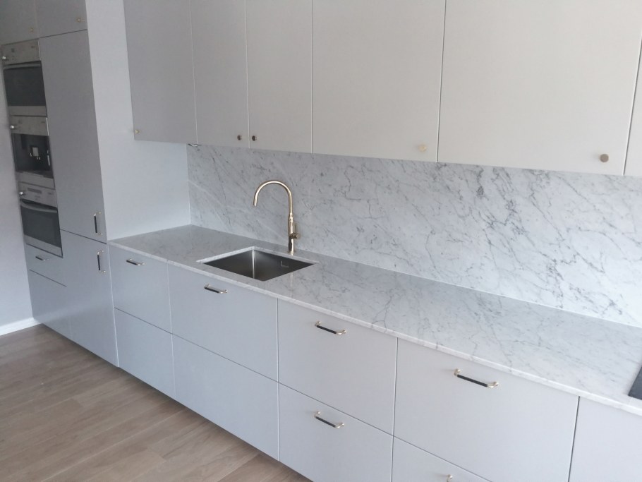 Мрамор Каррара белый столешница