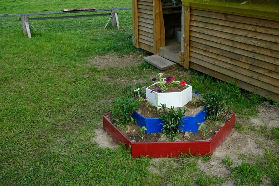 Клумба 3х ярусная