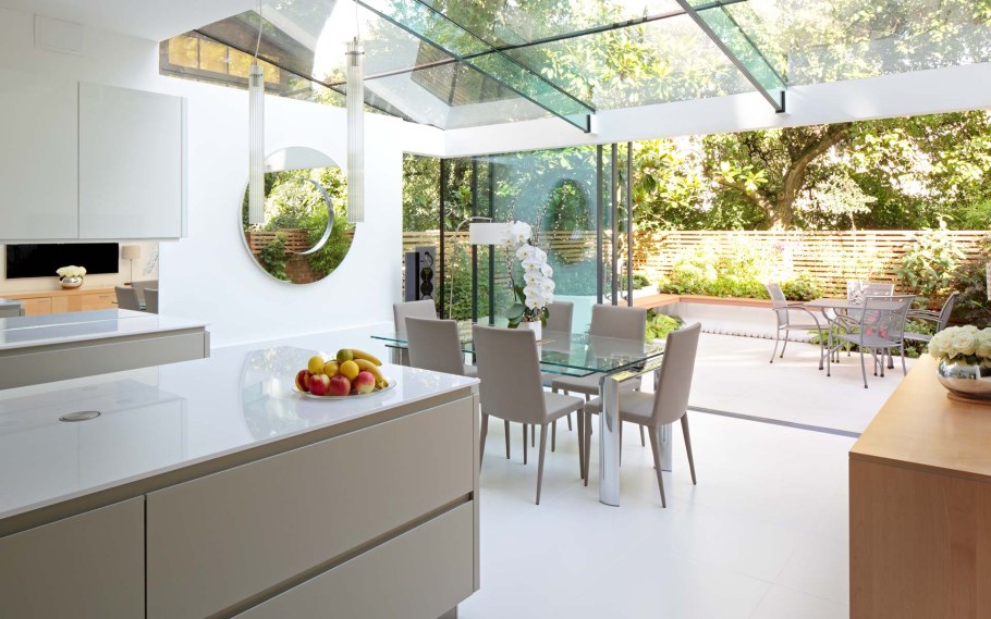 Кухня со стеклянной крышей