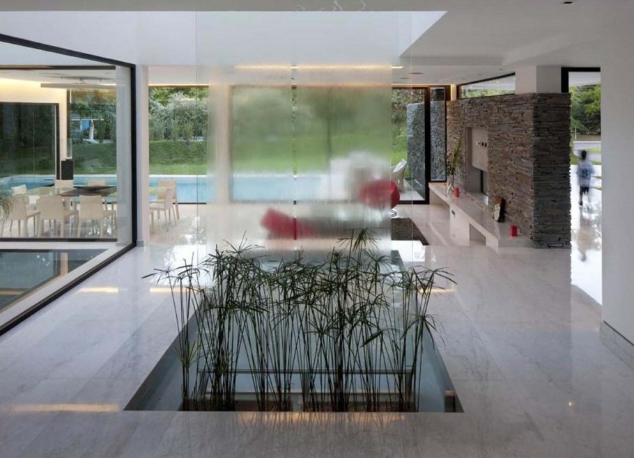 Водная стена в интерьере