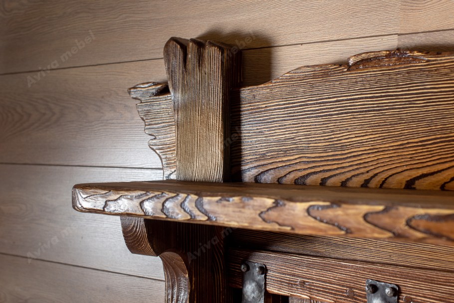 Вешалка из массива дерева.