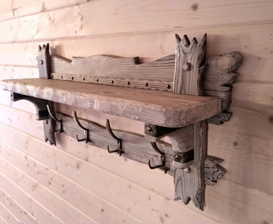 Вешалка из дерева настенная
