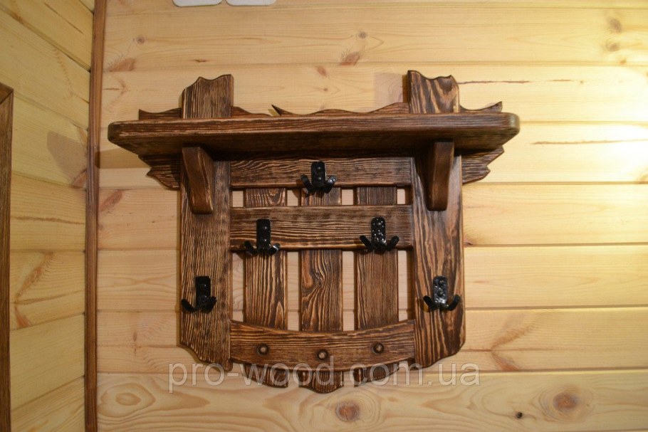 Вешалка из брашированного дерева