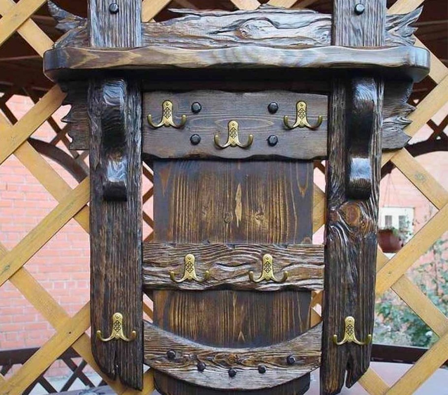 Вешалка из состаренного дерева