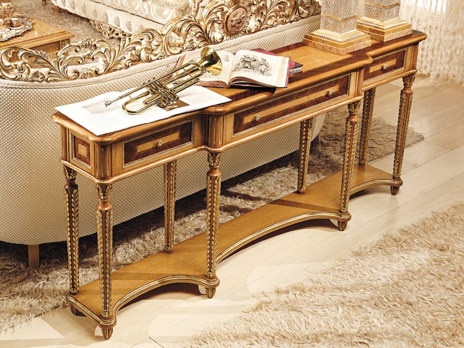 Консоль за диваном