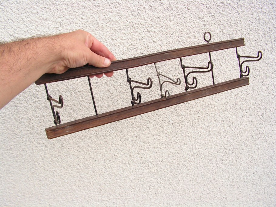 Вешалка детская металлическая стена ретро