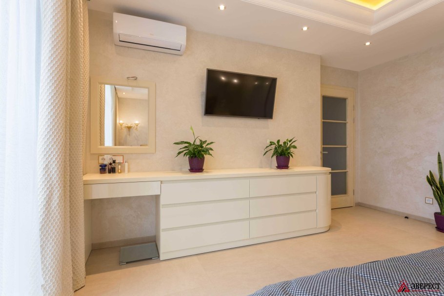 Комод под телевизор в спальню