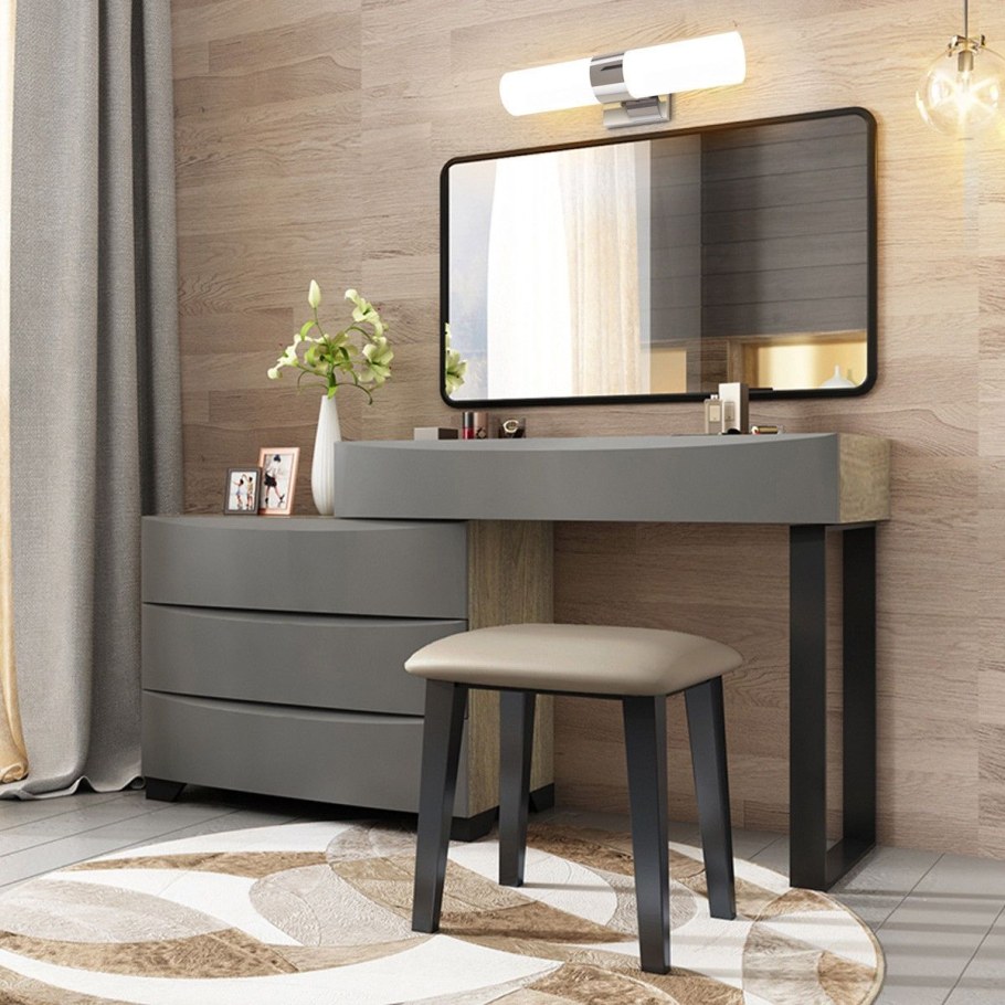 Туалетный столик