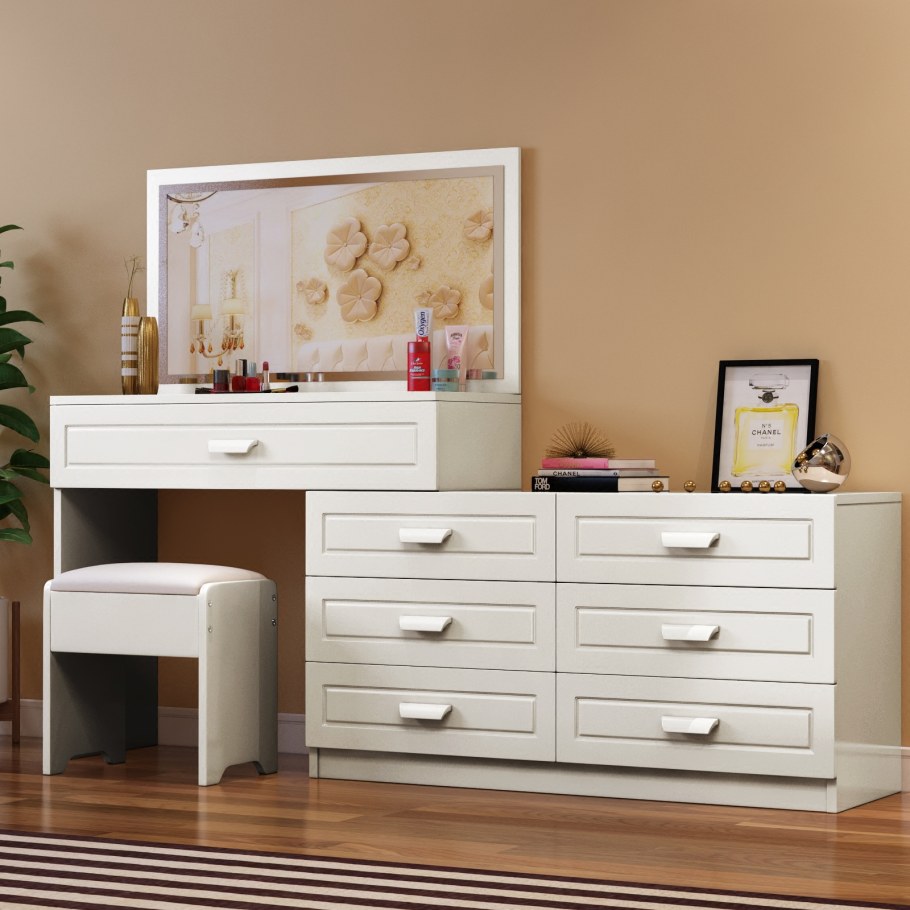 Комод с туалетным столиком в спальню