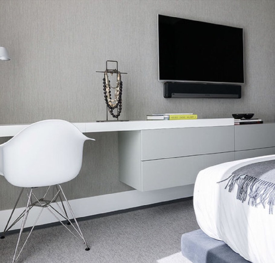 Письменный стол с тумбой под телевизор