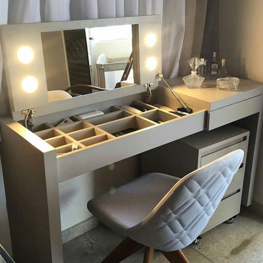 Туалетный столик с рабочей зоной