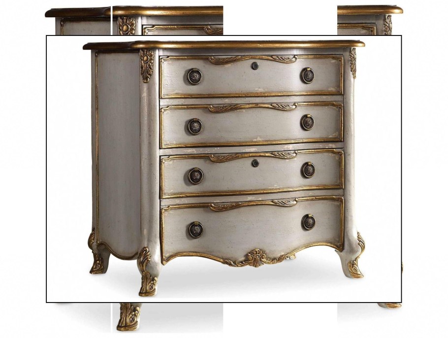 Простые комоды с золочеными ножками фото