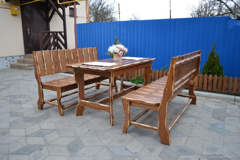 Стол для дачи