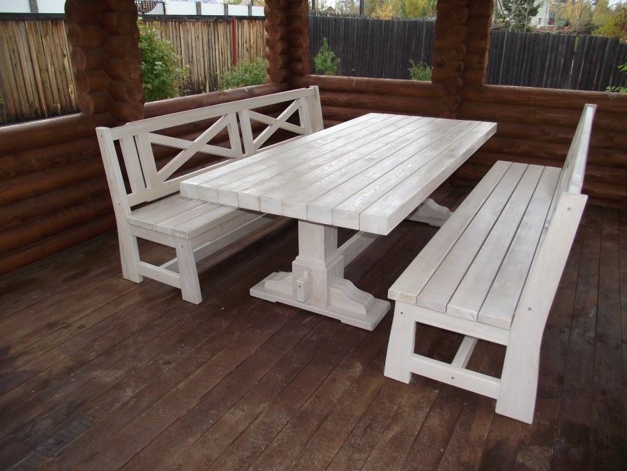 Уличный стол из лиственницы