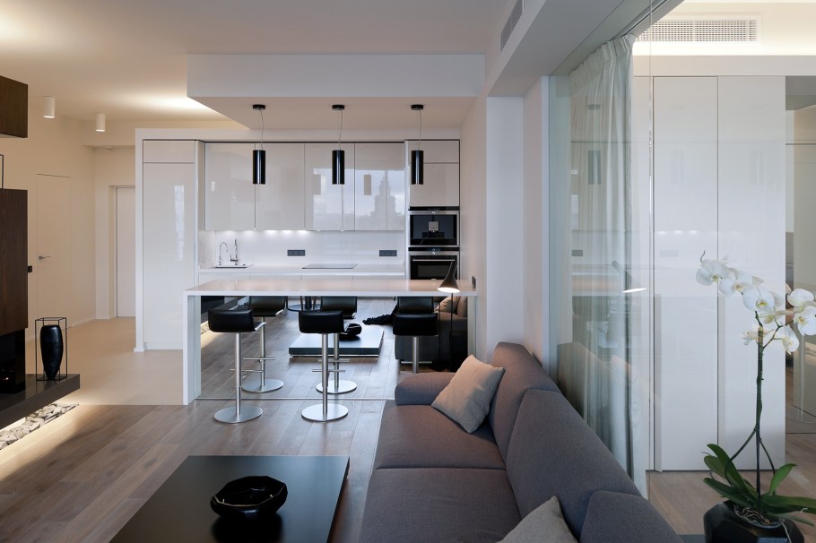 Кухня студия с панорамными окнами